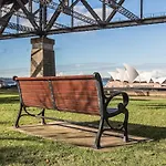 2 Mins Walking To Harbour Bridge
