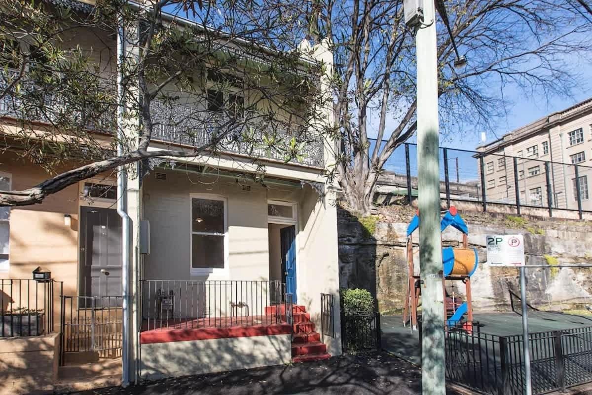 2 Mins Walking To Harbour Bridge * Sydney