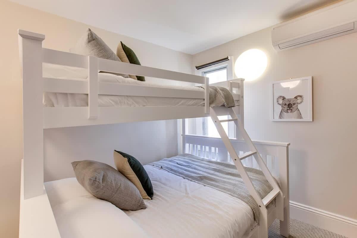 Holiday home 2 Mins Walking To Harbour Bridge *