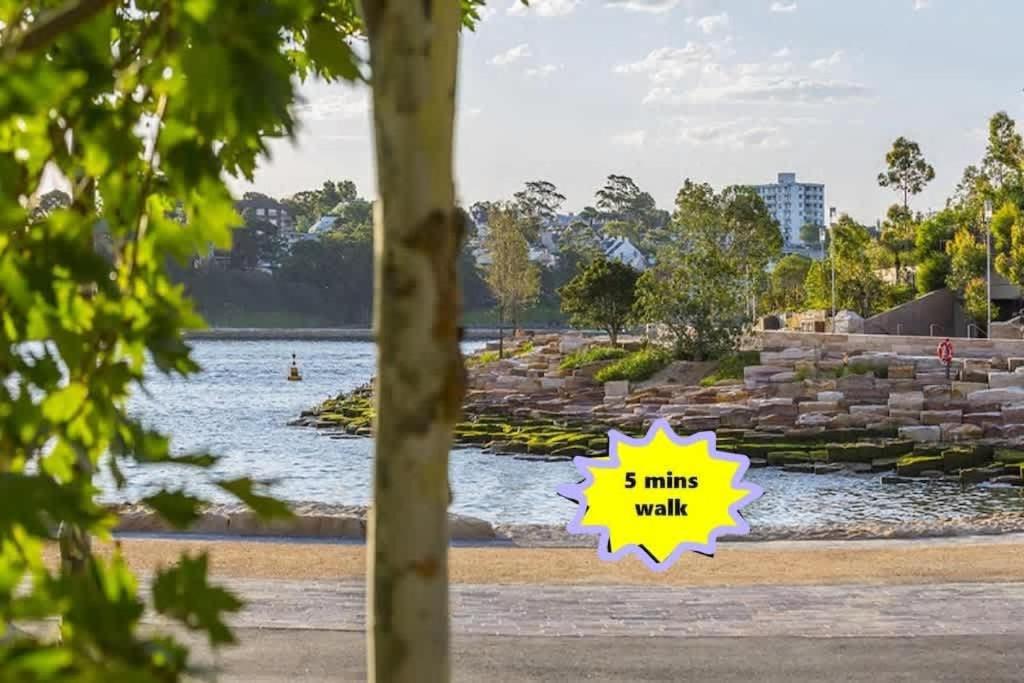 2 Mins Walking To Harbour Bridge Holiday home Sydney